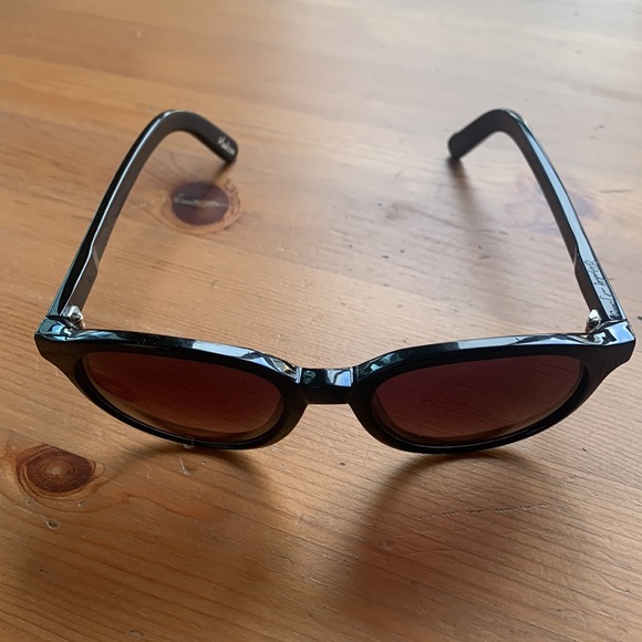 Elizabeth & James Black Framed Madison Sunglasses - Picture 4 of 5